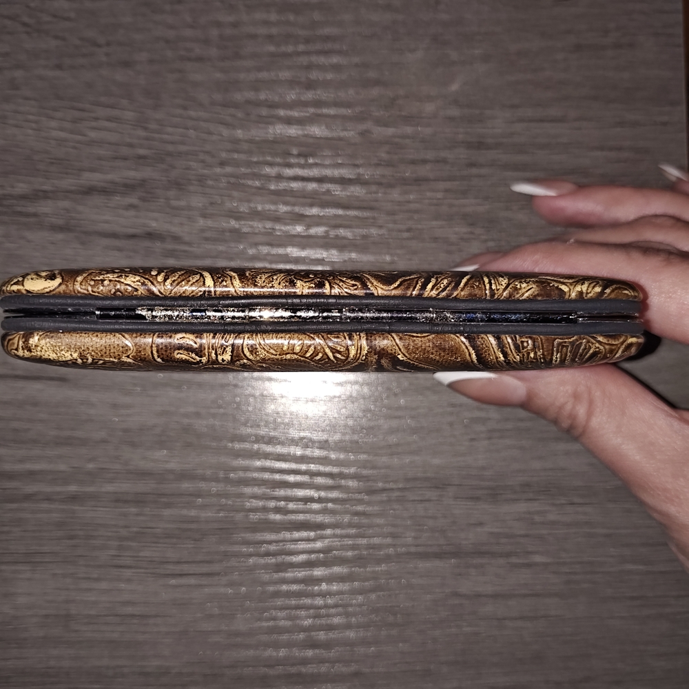 Embossed Brown Wallet - Picture 9 of 9